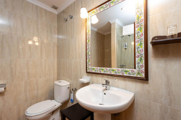 Bathroom 5, TUGASA Hotel Las Truchas, Cádiz