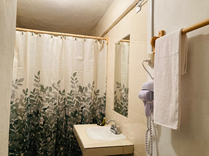 Bathroom, Alhambra Hotel - San Cristobal de las Casas, San Cristóbal de las Casas