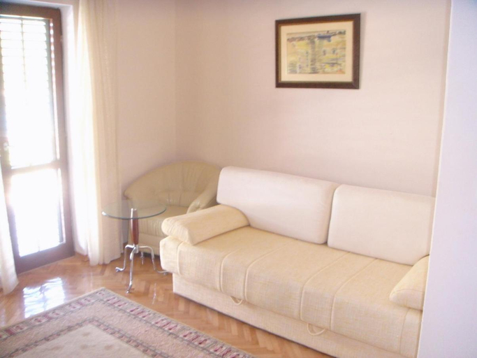 Others 2, Apartments Grispolis
