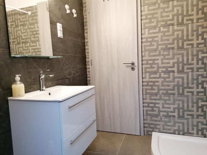 Bathroom 2, Mohacs Apartman, Mohácsi