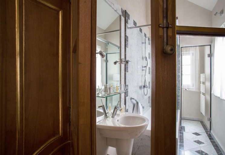 Bathroom 7