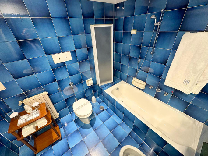 Bathroom 7