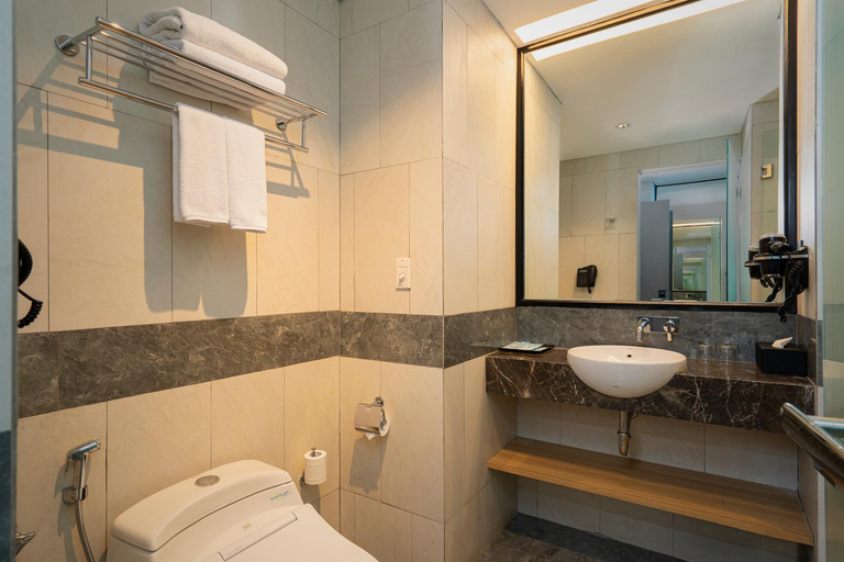 Bathroom 5, Anara Airport Hotel International, Tangerang