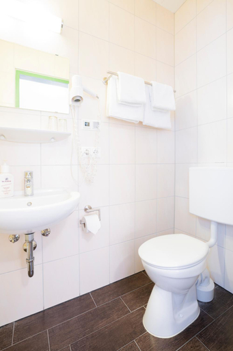 Bathroom 5, Hotel Alt Bamberg, Bamberg