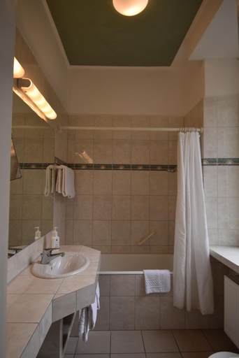 Bathroom 3, Schloß-Hotel Petry, Cochem-Zell