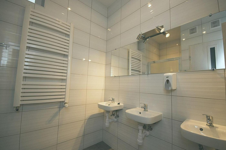 Bathroom 3, Noclegi PODZAMCZE PTTK, Przemyśl City