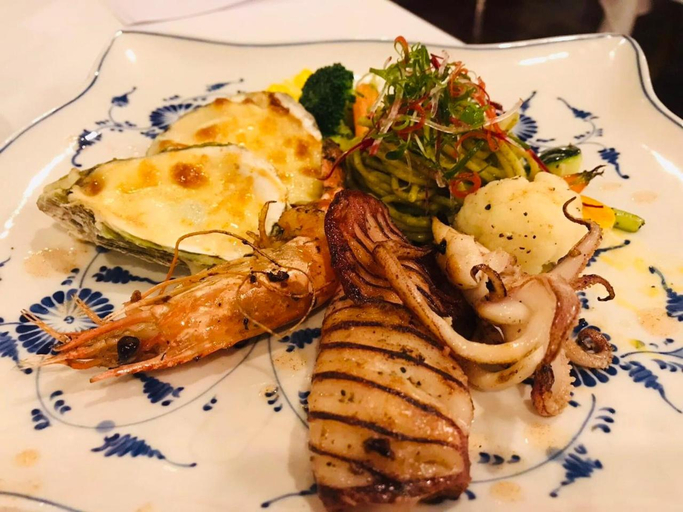 Food & Drinks 5, Emperor Cruises Legacy Halong, Hạ Long