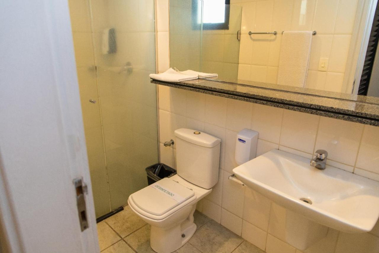 Bathroom, Elo Hotels Express, Maringá