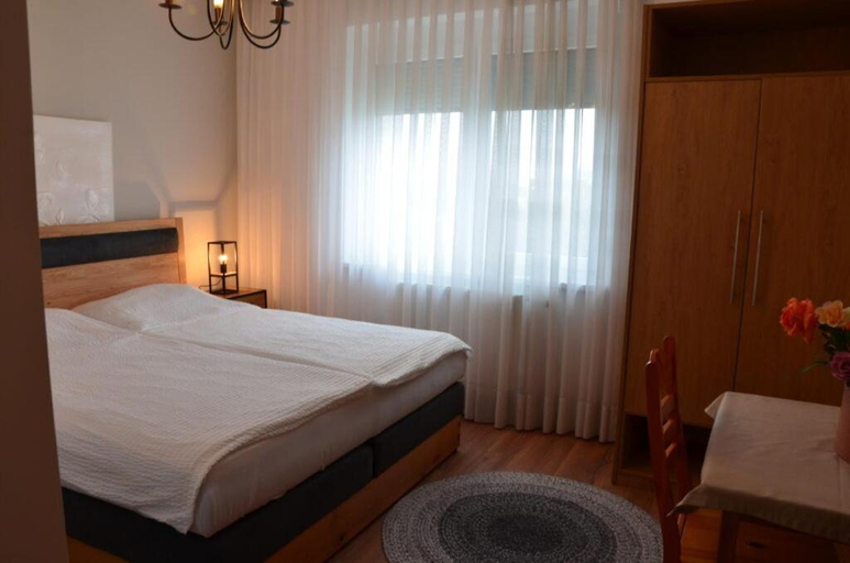 Others 4, Gastezimmer Klinger-Tongisch, Neusiedl am See