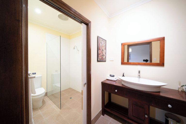 Bathroom 4, Condor Estate with Vineyard & Fireplace, Adelaide