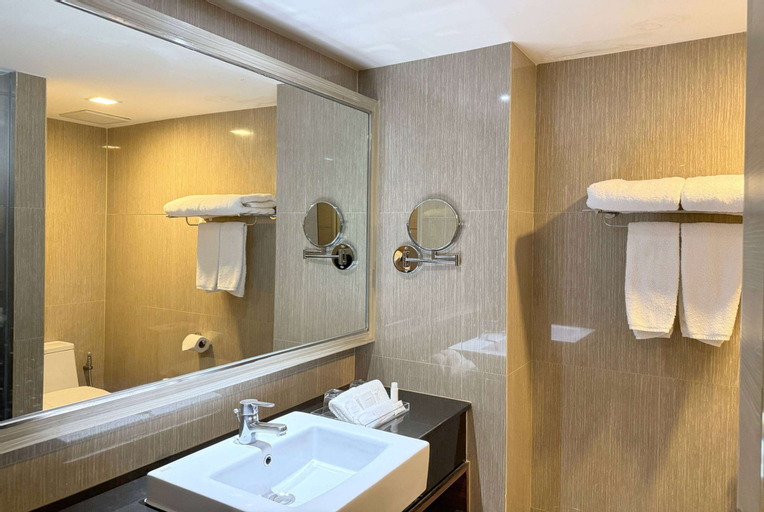 Bathroom 16
