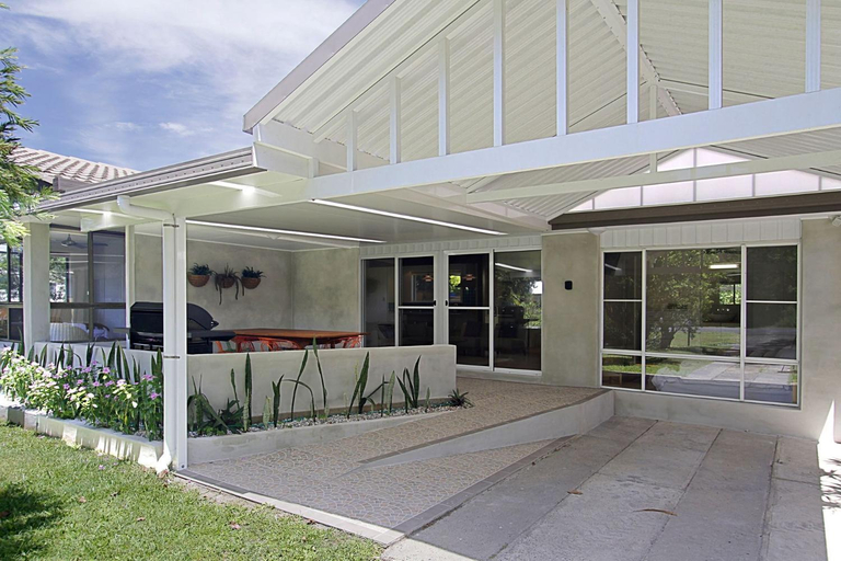 Others 3, Mi Casa - stylish beach house near town & surf, Byron