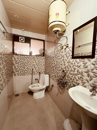 Bathroom 2, Green Lodge Farmstay by Highland Monk, Shimla