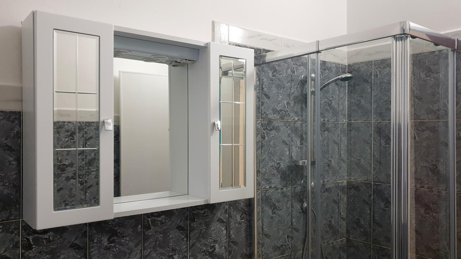 Bathroom 5, Sweet Home, Palermo