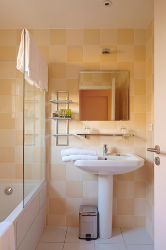 Bathroom 4, Hotel Les Herbes Folles, Seine-et-Marne
