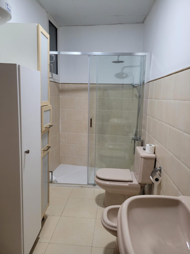 Bathroom 2, Living Valencia Apartments - Merced, Valencia