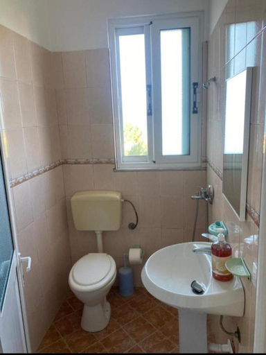 Bathroom 2, Hotel Dini, Vlorës