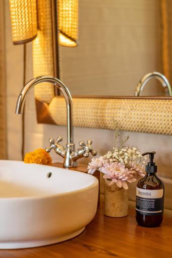 Bathroom 12