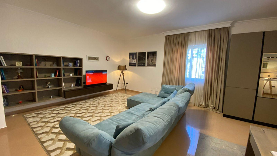 Others 5, Villa Chaplin, Tiranës
