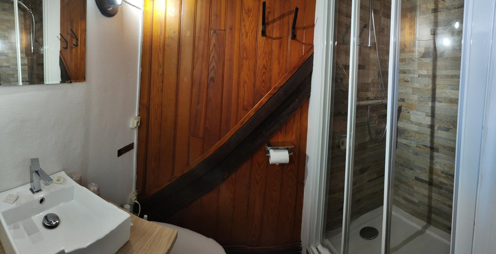 Bathroom 3, hotel du Nord, Nièvre