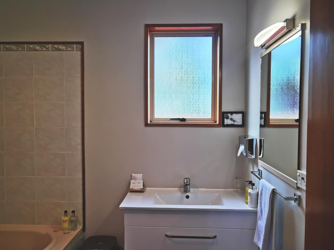 Bedroom 3, ASURE Ambassador Motor Lodge, Waitaki