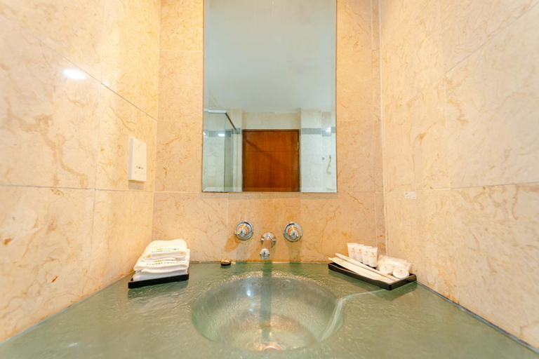 Bathroom 14