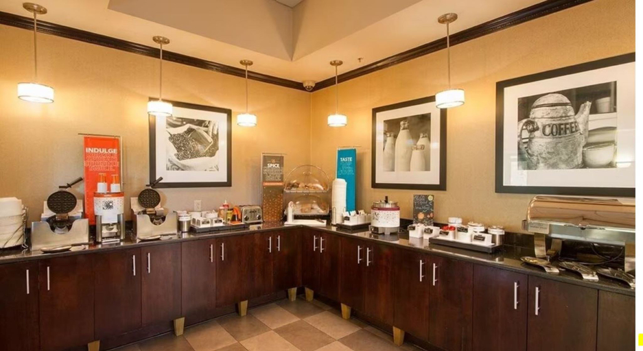 Food & Drinks, Hampton Inn & Suites Houston-Katy, Houston