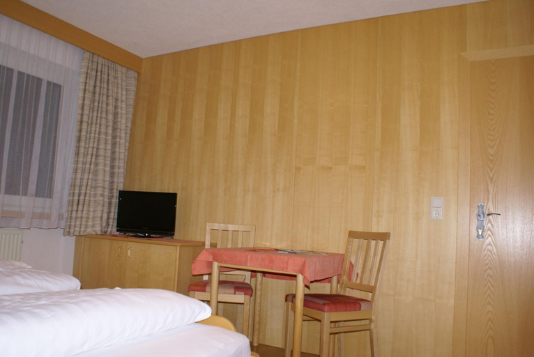 Bedroom 2, Gasthof Hirschen, Landeck