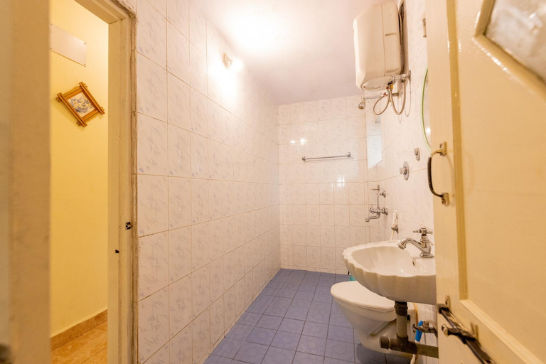 Bathroom 16