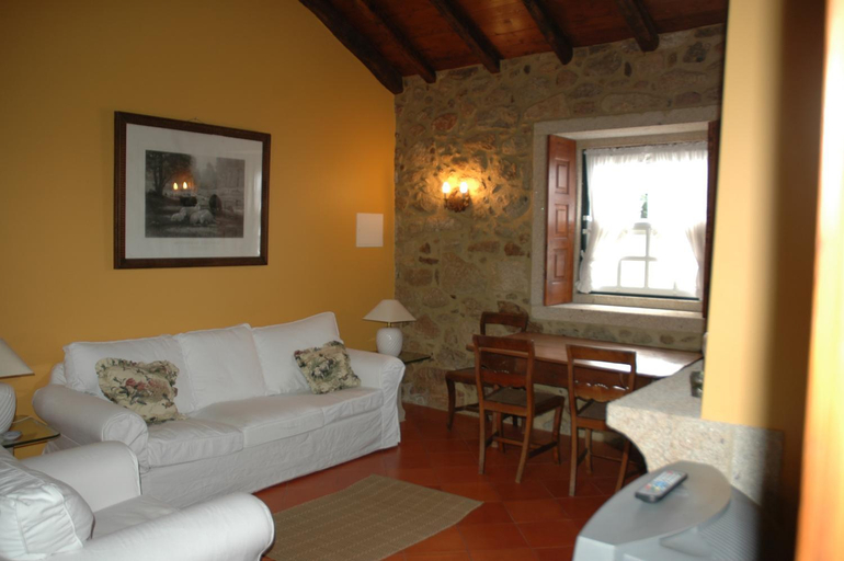 Others 4, Quinta da Casa Alta, Valença