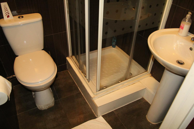 Bathroom 10
