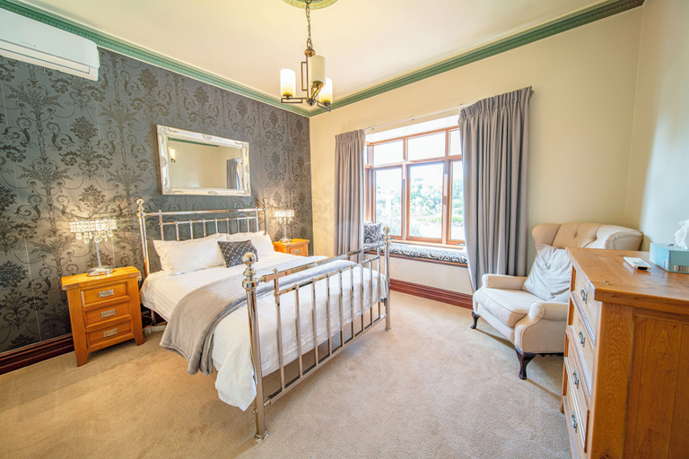 Bedroom 3, Condor Estate with Vineyard & Fireplace, Adelaide