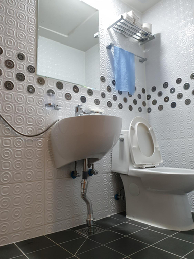 Bathroom 3, Jeonju Jeongga Hanok Pension, Jeonju
