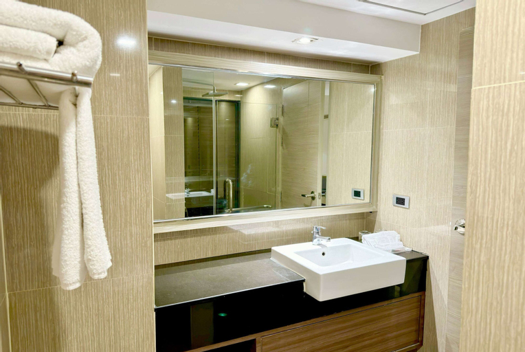 Bathroom 26