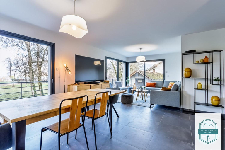 Others 5, Villa on the shores of Lake Annecy, Haute-Savoie