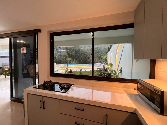 Dining Room 26