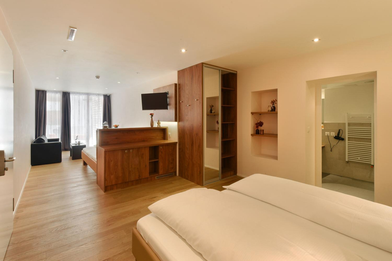 Bedroom 12