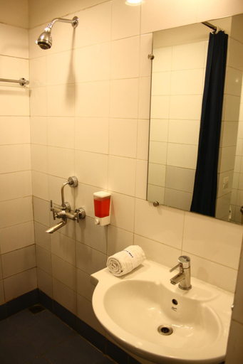 Bathroom 4, Ginger Guwahati, Kamrup Metropolitan
