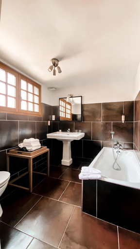 Bathroom 4, La Licorne, Eure
