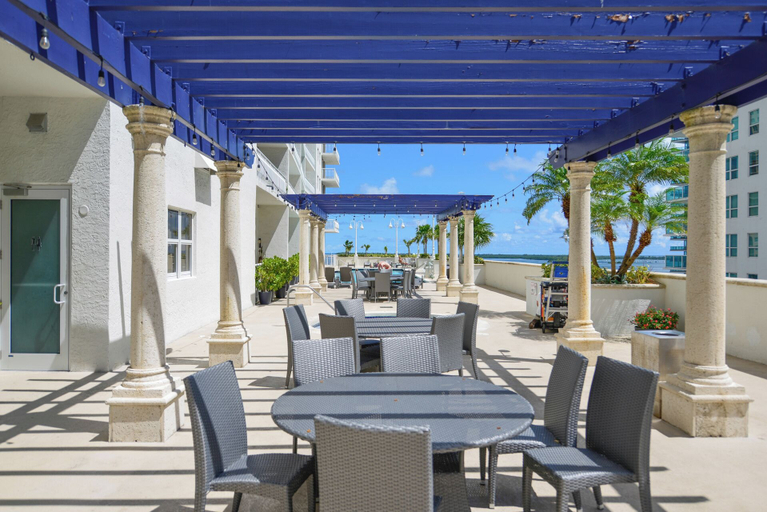 Food & Drinks 1, Modern Condos Located in Brickell, Miami-Dade