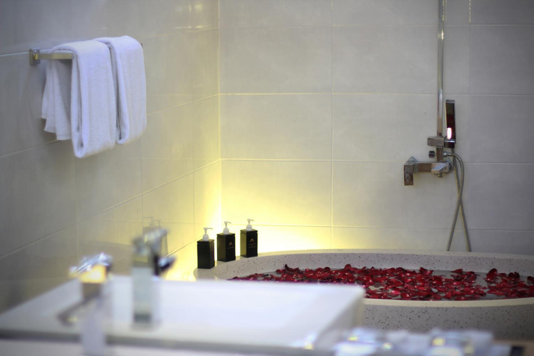 Bathroom 12