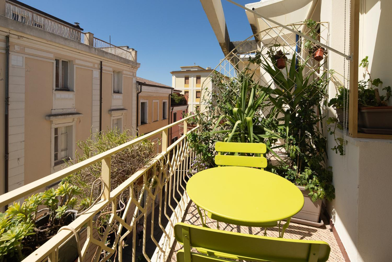 Others 4, Sul Corso Affittacamere, Nuoro