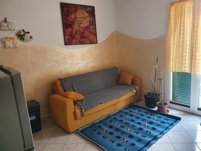 Others 5, Casa jack, Savona