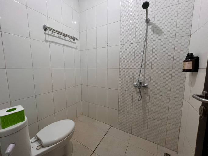 Bathroom 18