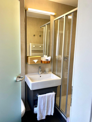 Bathroom 11