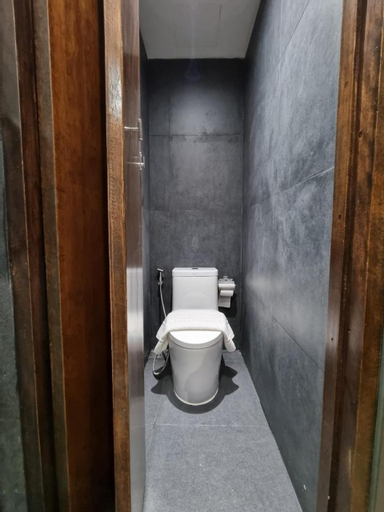 Bathroom 10