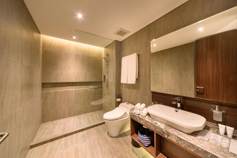 Bathroom 18