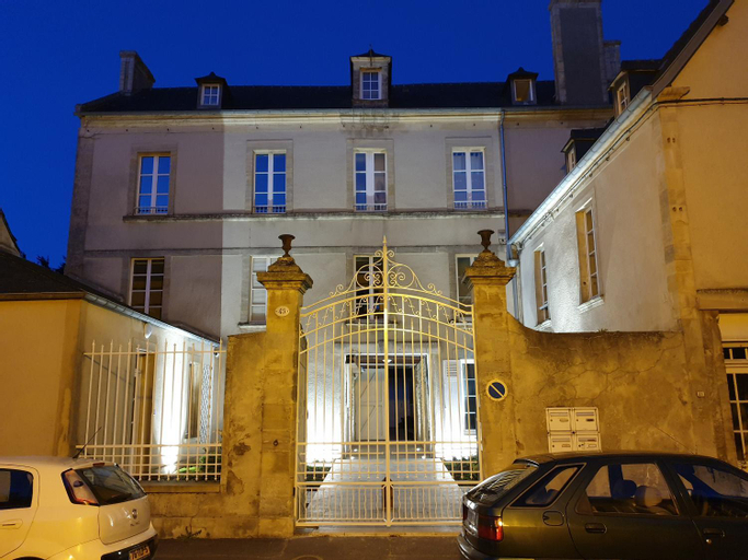 Au Loup Historic Apartments, Calvados
