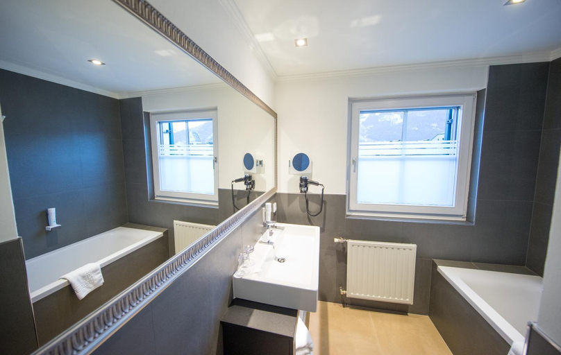 Bathroom 10