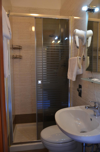 Others 5, Hotel Nizza, Milano
